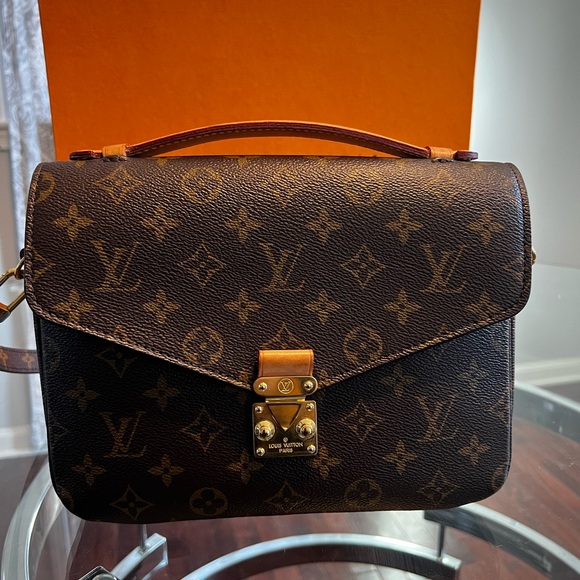 Louis Vuitton Pochette Métis Monogram - Picture 3 of 15